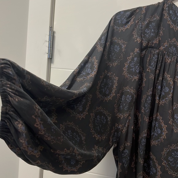 Free People cowl neck blouse. Size L - Picture 4 of 6